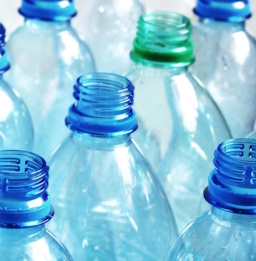 person closing a plastic container of sliced peppers